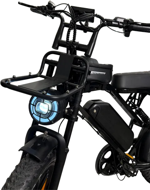 Avant du fatbike : guidon, porte-bagages et phare cerclé de lumière